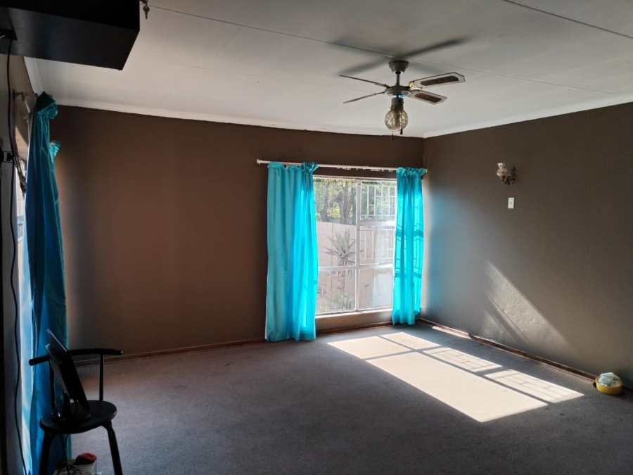 4 Bedroom Property for Sale in La Hoff North West